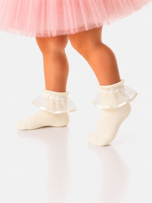 Socken mit Rüschen in Creme für Babys und Kinder festlich für Taufe
