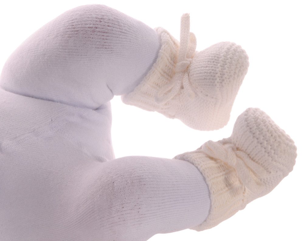 Baby Strickschuhe Booties Füßlinge 0-3Mon neutral Erstlingssocken in Weiß