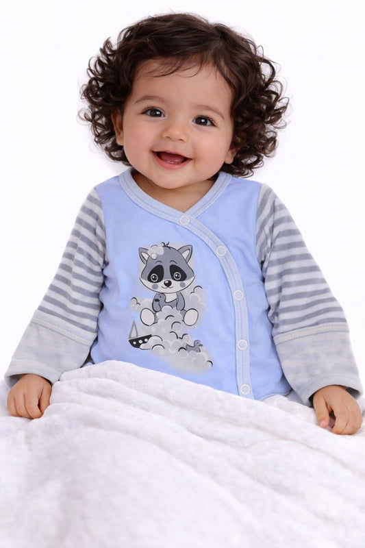 Wickelbody mit Kratzschutz in Blau mit Waschbär