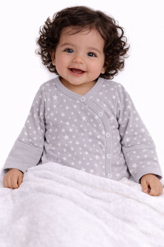 Baby Wickelbody in Grau mit Sternchen Body Langarmbody mit Kratzschutz